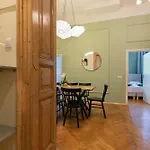 Vintage Apartment Gertrudy street