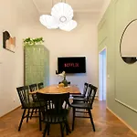 Vintage Apartment Gertrudy Street